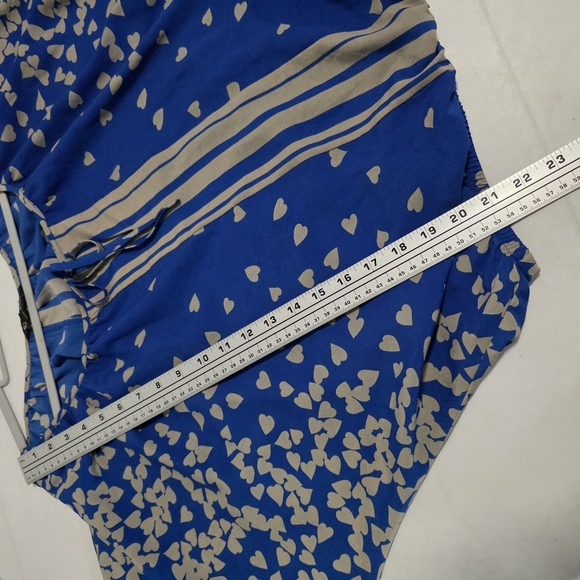 Express Blue and Tan Hearts Top - Picture 7 of 7